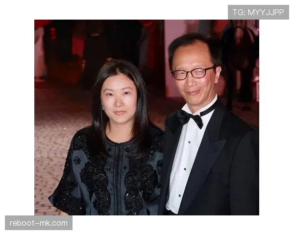 伏明霞当年跳水赚的钱，够她老公梁锦松打几辈子高尔夫？