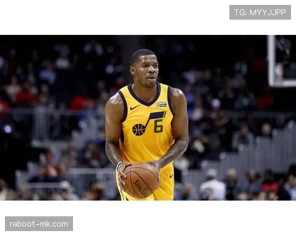 乔·约翰逊无球跑动制造错位，高效输出改变比赛节奏