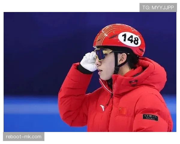 林孝埈训练完直接啃冰块，这自律狠人连喝水都算卡路里？